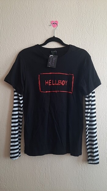 Çizgili Kollu Hellboy Unisex T-Shirt