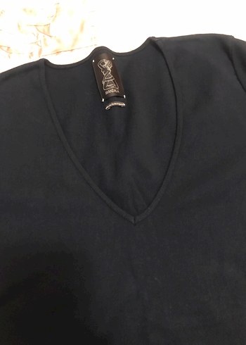 Siyah V Yaka Kadın Bluz - Görsel 2