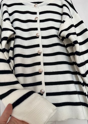 Düğmeli Siyah-Beyaz Çizgili Kadın Hırka,boy 60cm,kol altı50-52cm - Görsel 3