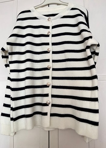 Düğmeli Siyah-Beyaz Çizgili Kadın Hırka,boy 60cm,kol altı50-52cm - Görsel 2