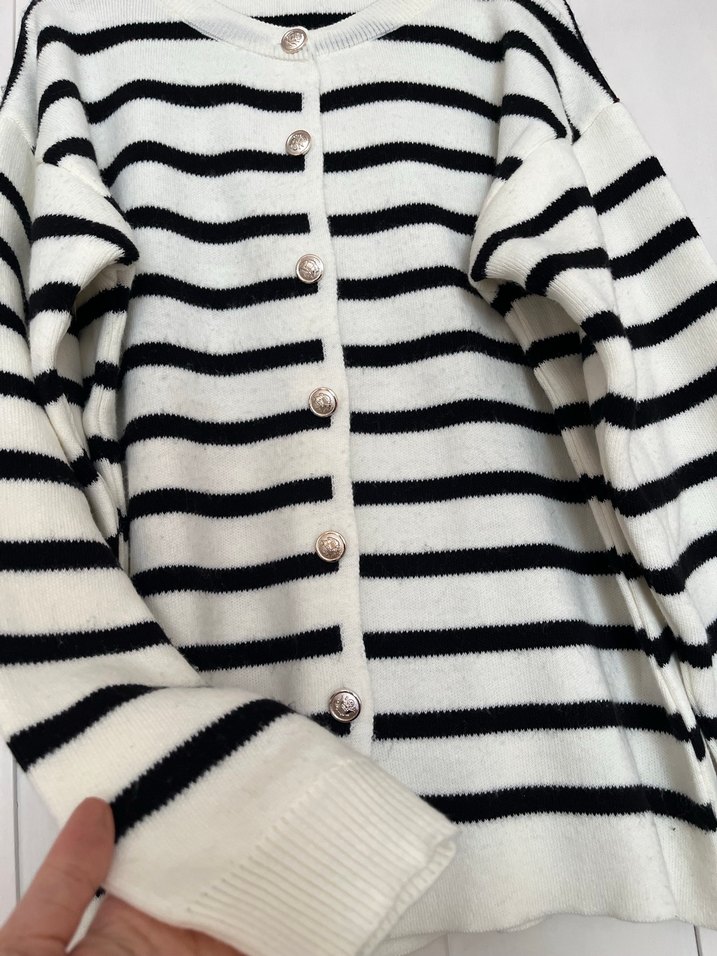Düğmeli Siyah-Beyaz Çizgili Kadın Hırka,boy 60cm,kol altı50-52cm - Görsel 3