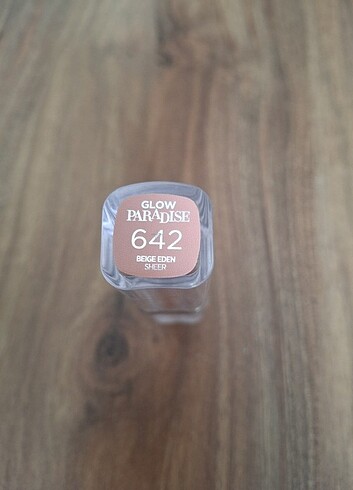 Loreal Paris Loreal Paris Glow Paradise 642