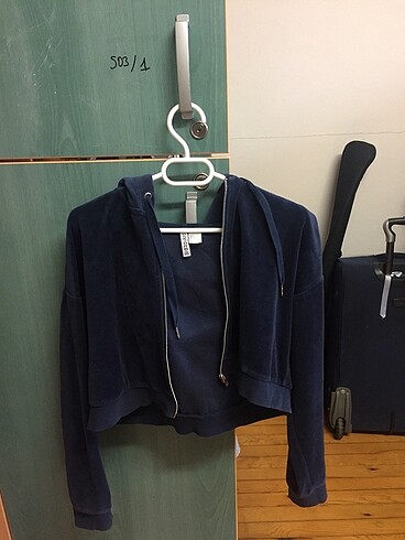 H&M KADİFE CROP HIRKA