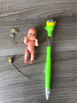  Beden Bebek ve kalem