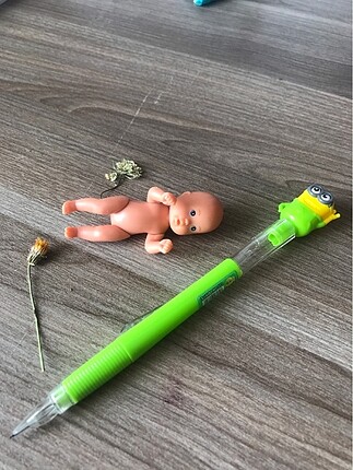  Bebek ve kalem