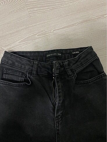 mom jean