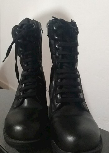 Siyah Gotik Kadın Botu, bacıklı,yandan fermuarlı , hafif Topuklu - Görsel 2