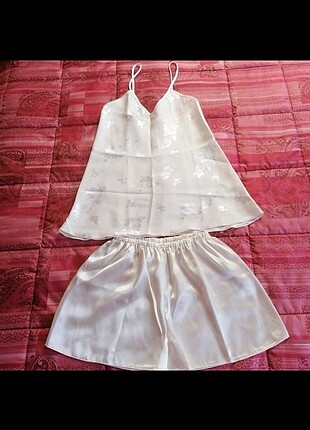Saten şortlu pijama takımı