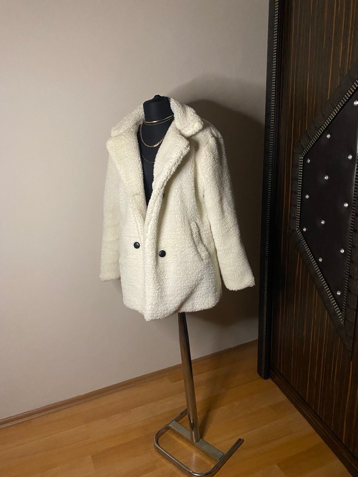 Düğmeli Beyaz Kadın Panço Kaban - Görsel 4