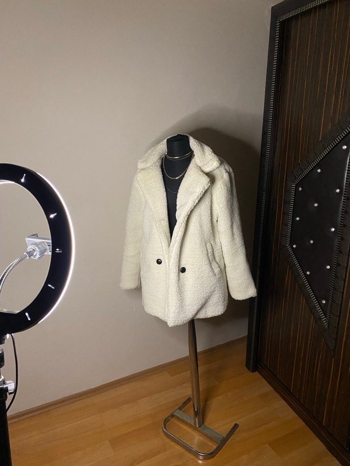 Düğmeli Beyaz Kadın Panço Kaban - Görsel 2