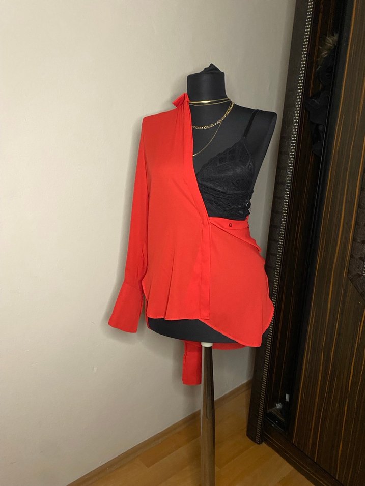 Asimetrik Drapeli Kırmızı Kadın Bluz - Görsel 3