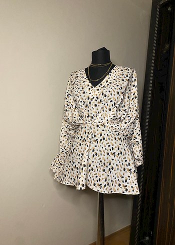 Bağlamalı V Yaka Desenli Bluz - Görsel 4