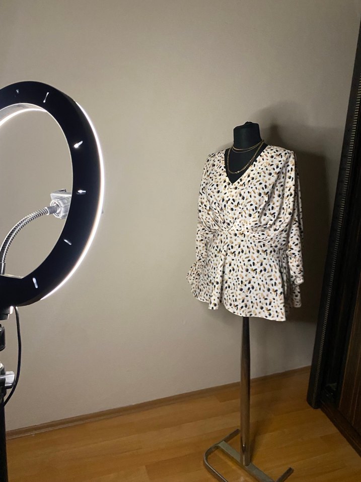 Bağlamalı V Yaka Desenli Bluz - Görsel 2