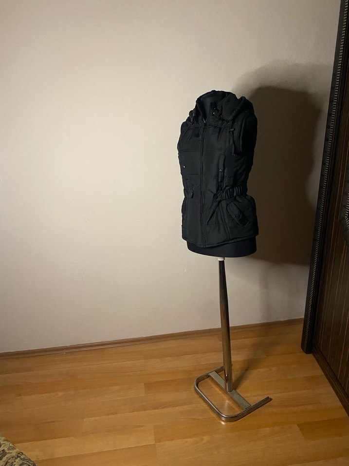 Kemerli Siyah Gotik Midi Şişme Yelek - Görsel 2