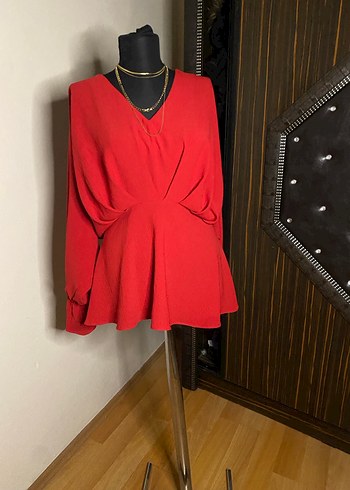 Kırmızı V Yaka Dökümlü Mini  Bluz - Görsel 4