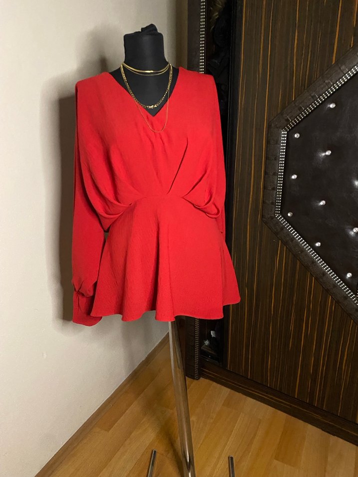 Kırmızı V Yaka Dökümlü Mini  Bluz - Görsel 4