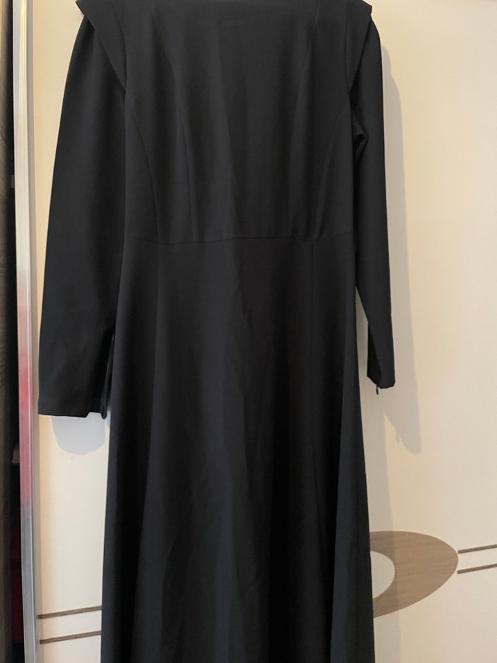 Uzun Kollu Siyah V Yaka Uzun Elbise - Görsel 2