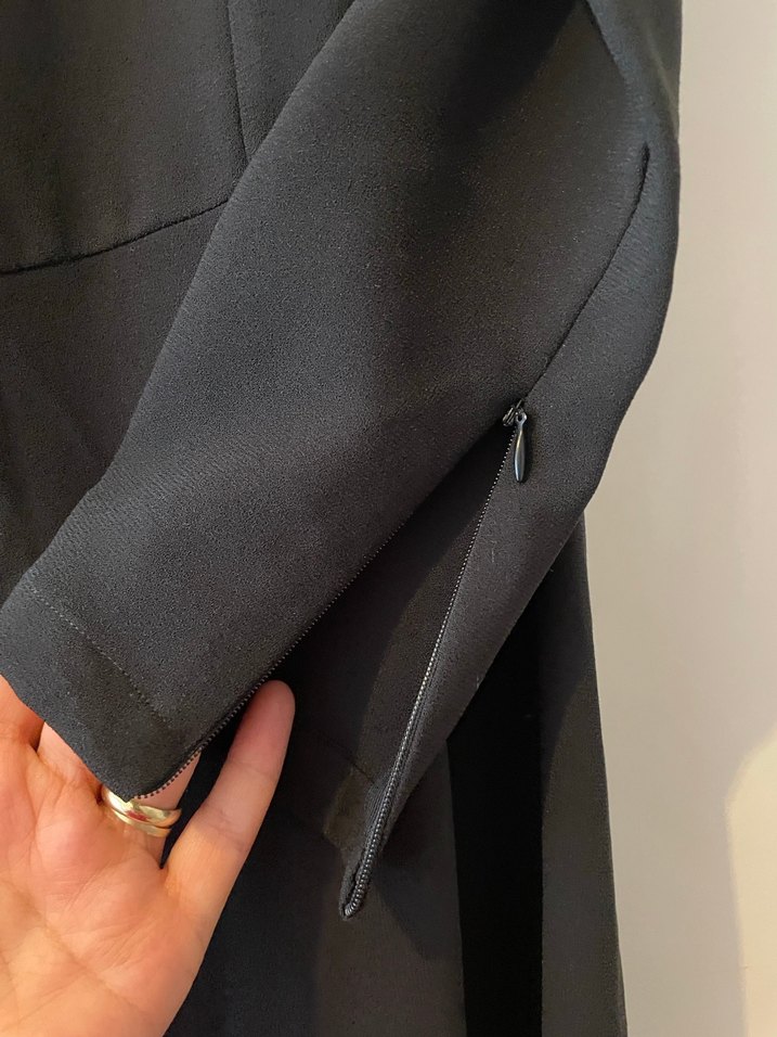 Uzun Kollu Siyah V Yaka Uzun Elbise - Görsel 3