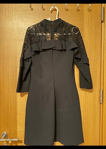 Dantelli ve Fırfırlı Siyah Midi Elbise - Görsel 2