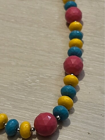 Uzun parlak taşlı renli kolye - Görsel 2