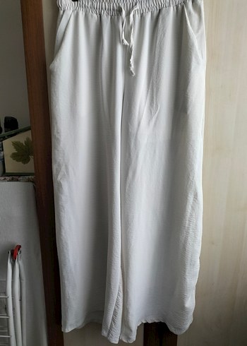 Kadın Beyaz Düğmeli Pamuklu Midi Pantolon - Görsel 2