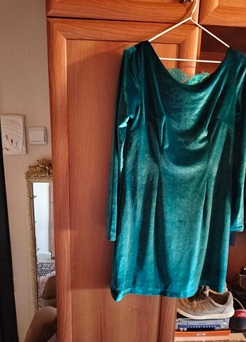 Zümrüt yeşili özel dikim kadife elbise boydan uzunluğu 80 cm göğ