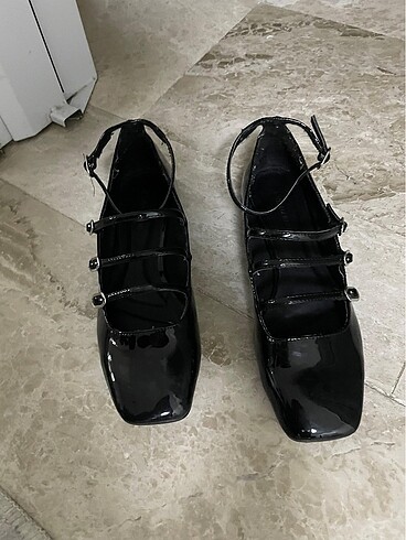 Stradivarius strasivarius tokalı bantlı sandalet