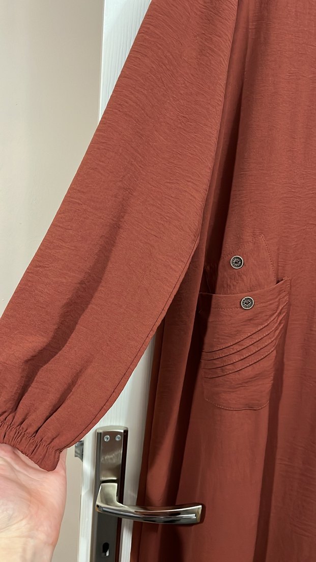 Düğmeli Uzun Kahverengi Kadın Elbise - Görsel 3