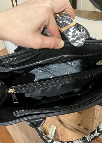 Siyah Deri Guess Kadın Çanta - Görsel 6