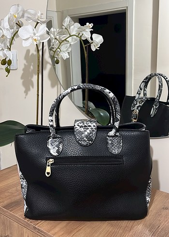 Siyah Deri Guess Kadın Çanta - Görsel 2