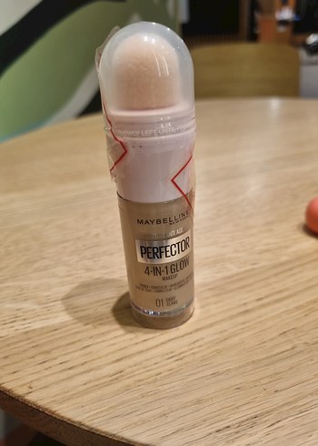 Maybelline 4-in-1 Glow Makyaj 01 Light - Görsel 2