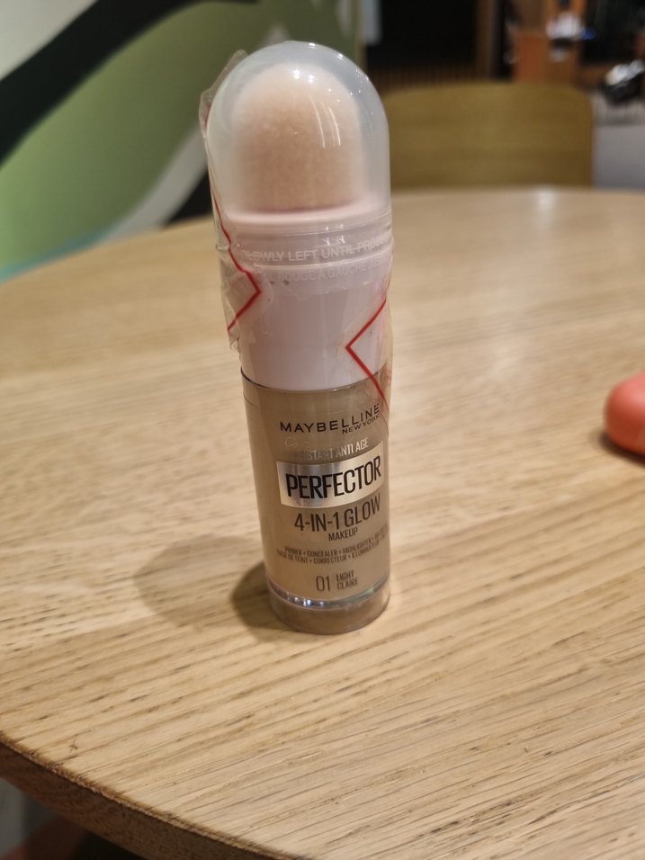 Maybelline 4-in-1 Glow Makyaj 01 Light - Görsel 2