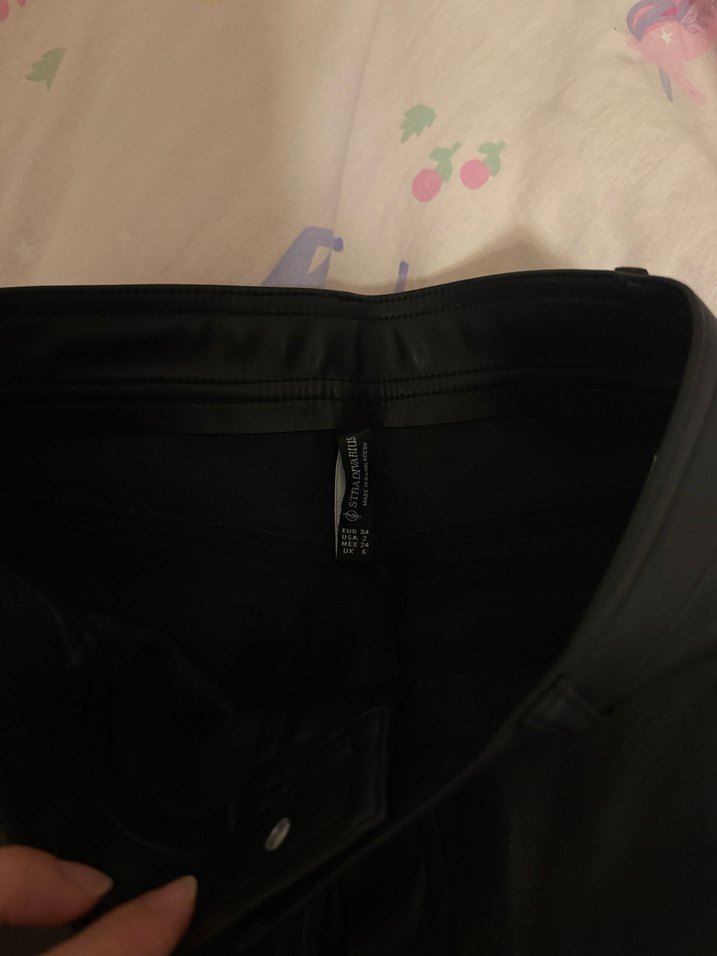 Stradivarius siyah Deri Kadın Pantolon - Görsel 4