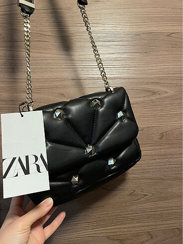 Zara zımbalı çanta