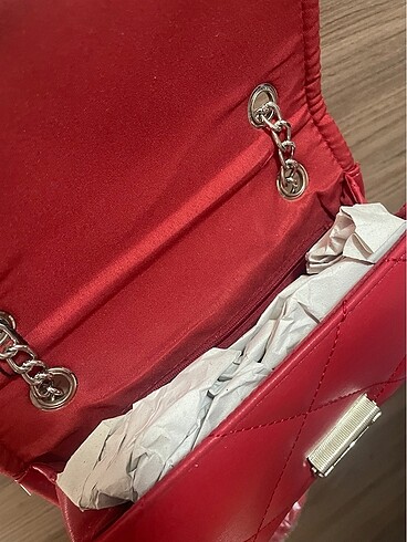  Beden kırmızı Renk Stradivarius kırmızı zincir çanta
