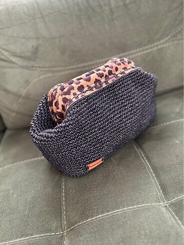 Leopar detaylı burslu çanta