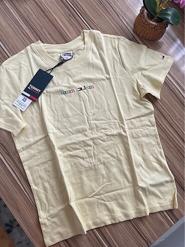 xs Beden Tommy Hilfiger Sarı Tshirt