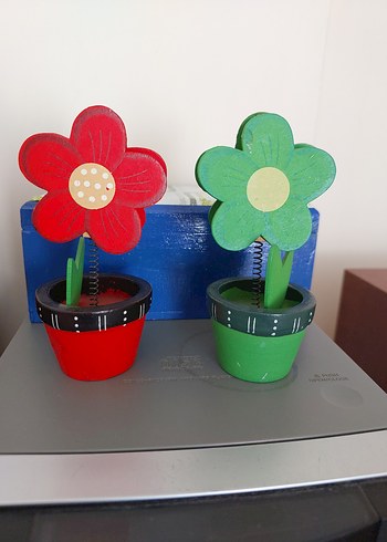 Diğer Renkli Ahşap Çiçekli Saksılar