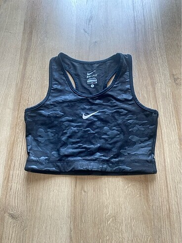 Nike adidas