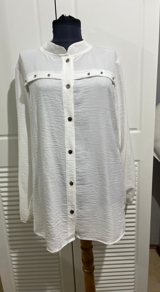 Düğmeli Beyaz Keten Kadın Gömlek - Görsel 3