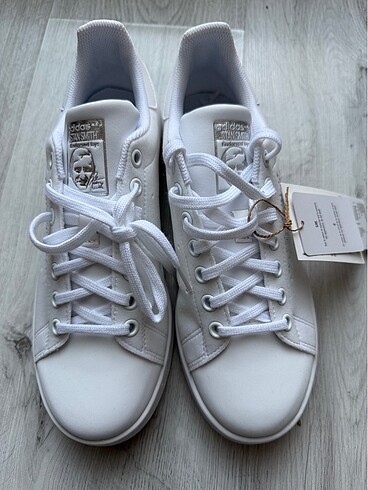 Adidas stan smith j 39 numara.