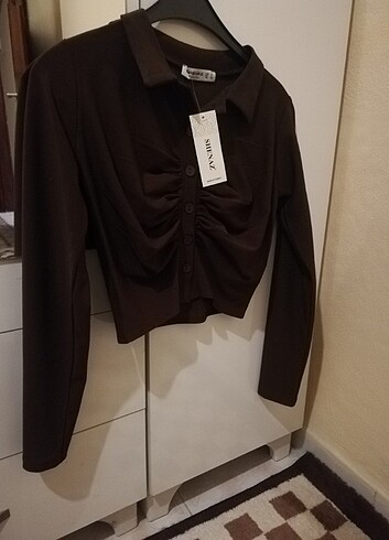 BÜZGÜLÜ POLO YAKA BÜSTİYER BLUZ 