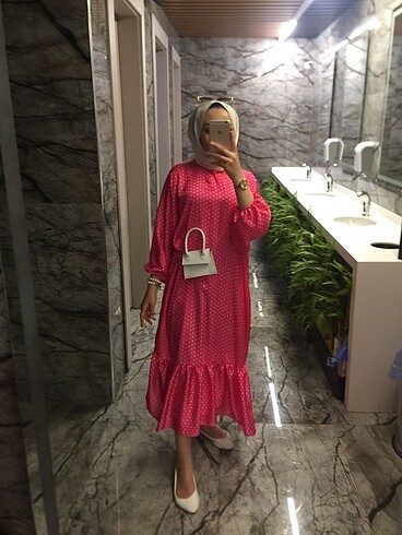 Pembe elbise
