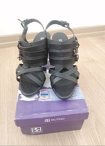 Butigo Siyah Topuklu Ayakkabı 