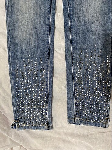 36 Beden Batik Taşlı Jean
