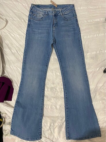 Bershka İspanyol Paça Jean