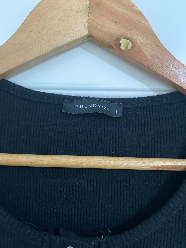 Düğmeli Siyah Crop Top Kadın - Görsel 2