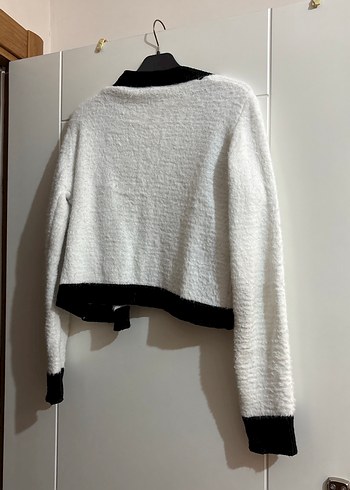 Düğmeli Siyah-Beyaz Midi Kadın Hırka - Görsel 3