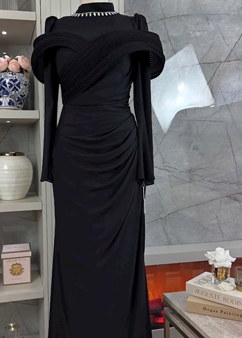 Uzun Siyah Gotik Drapeli Abiye Elbise kiralama fiyatıdır