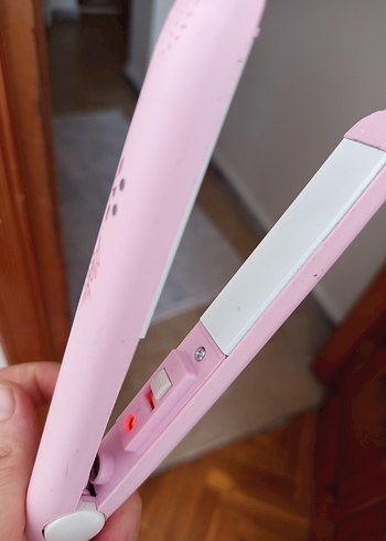 Pembe Saç Düzleştirici